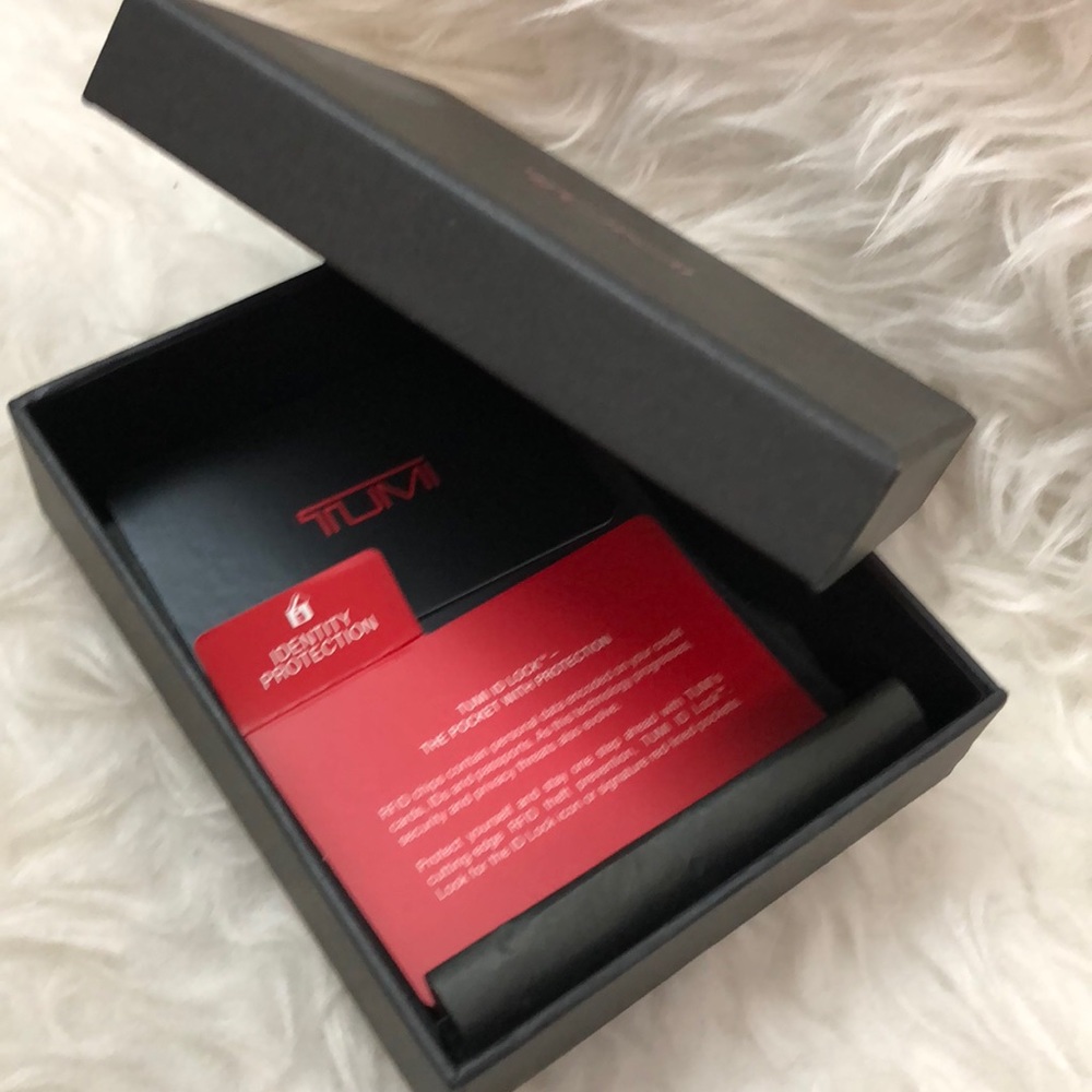 🆕 Tumi Wallet Box & Paper Bag - Picture 3 of 8